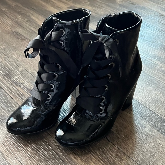 Black Patient Leather Black ankle boot. Size: 6.5 - Picture 2 of 2